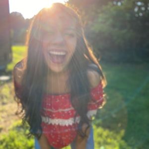 Meet your Posher, Claudia